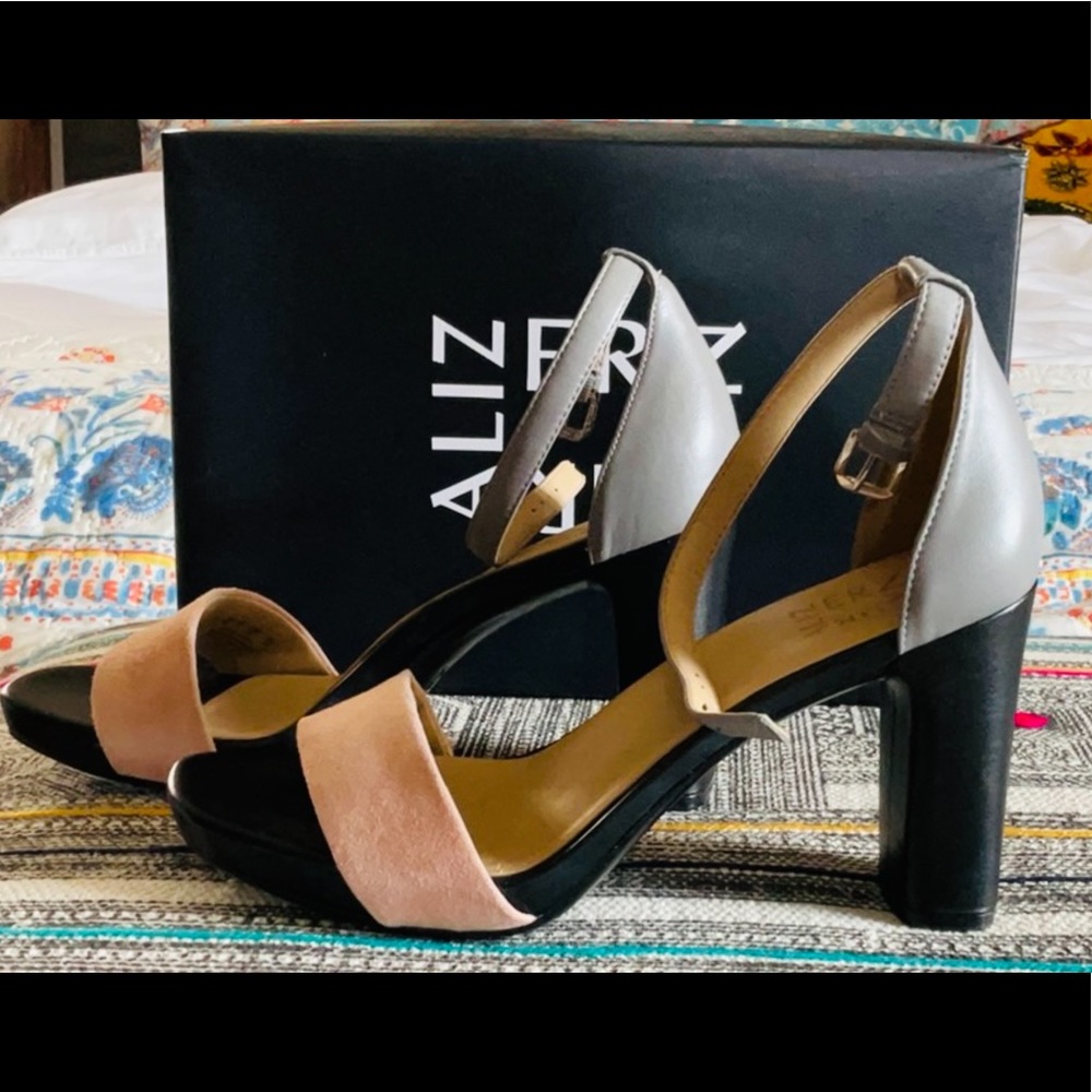 Naturalizer leather Upper Pink Grey Black Heels size 9
